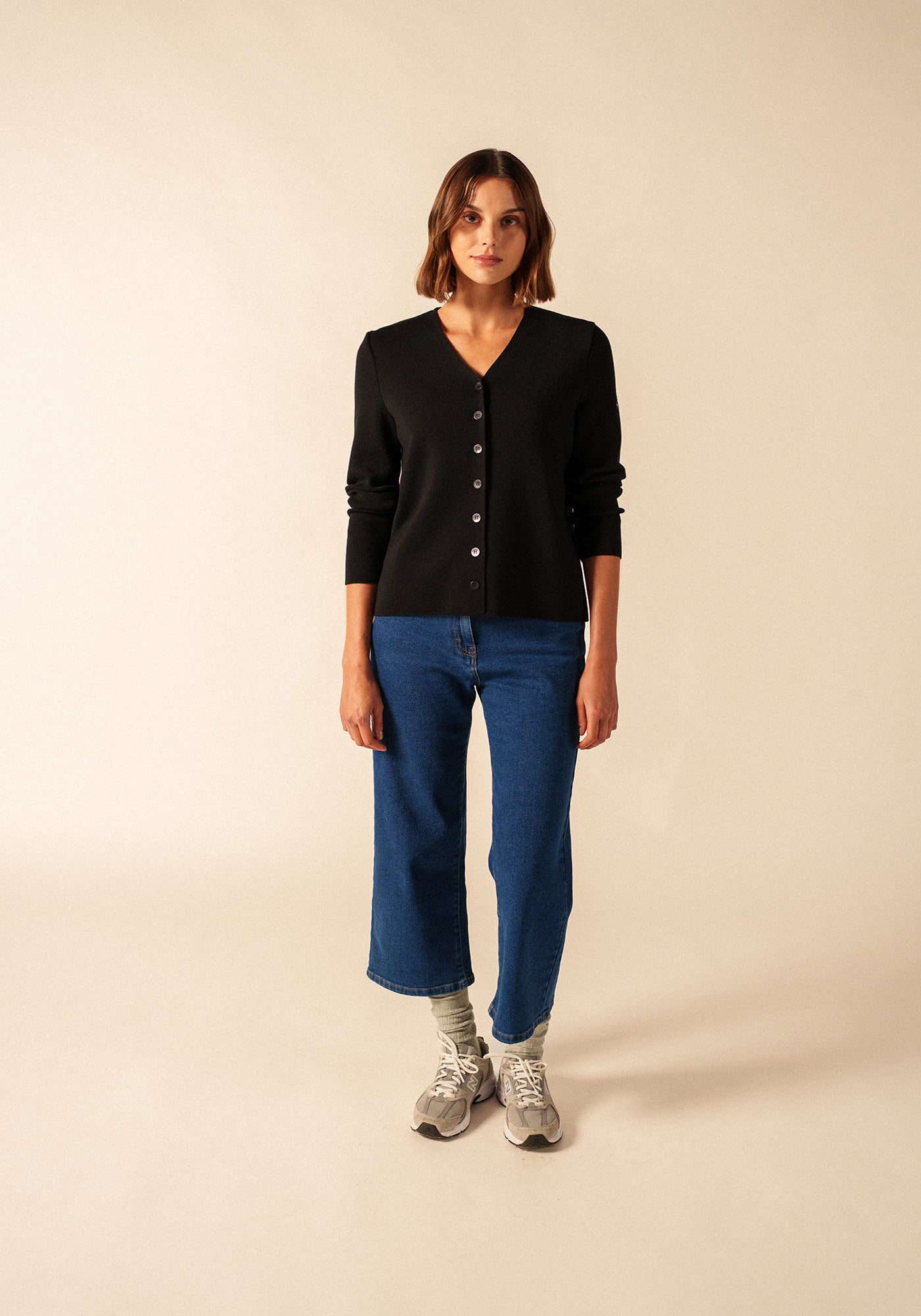 Cárdigan de cuello en V Brevands - en lana suave (NOIR)