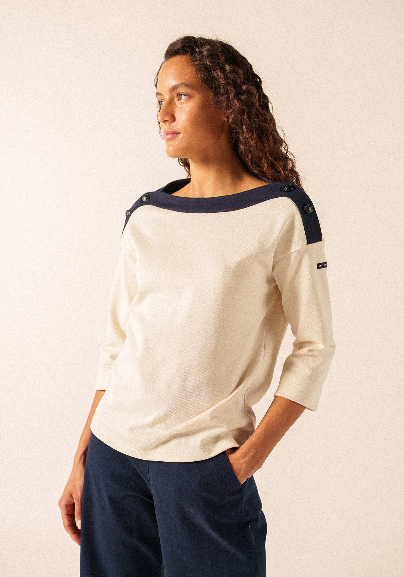Camiseta Latsia x Isabelle Ballu (ECRU/NAVY)